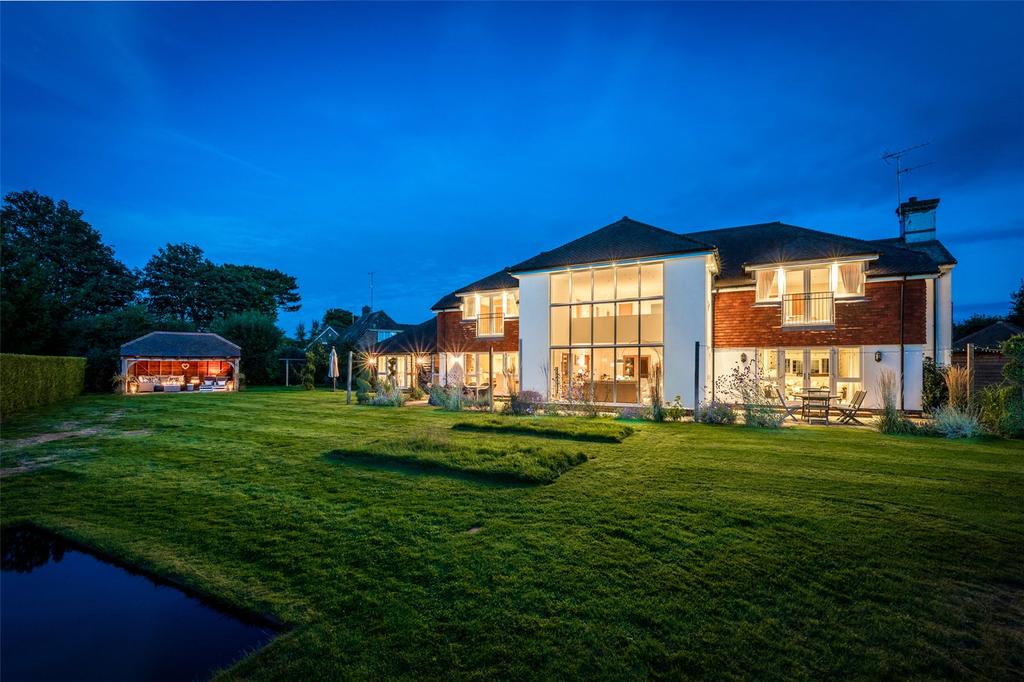 Ham Manor Close, Angmering, Littlehampton, West Sussex, BN16 5 bed detached house for sale £