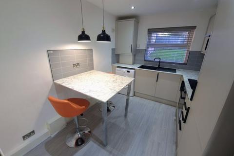 2 bedroom flat to rent, Derwentwater Grove, Leeds