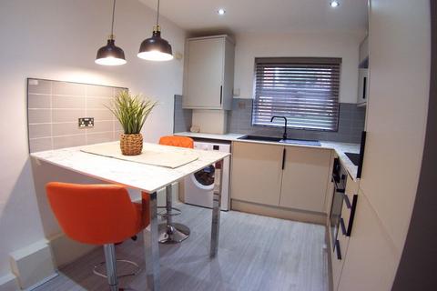 2 bedroom flat to rent, Derwentwater Grove, Leeds