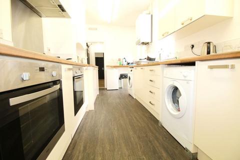 1 bedroom in a house share to rent, 128 Monks Road, Lincoln, Lincolnshire, LN2 5PH, United Kingdom