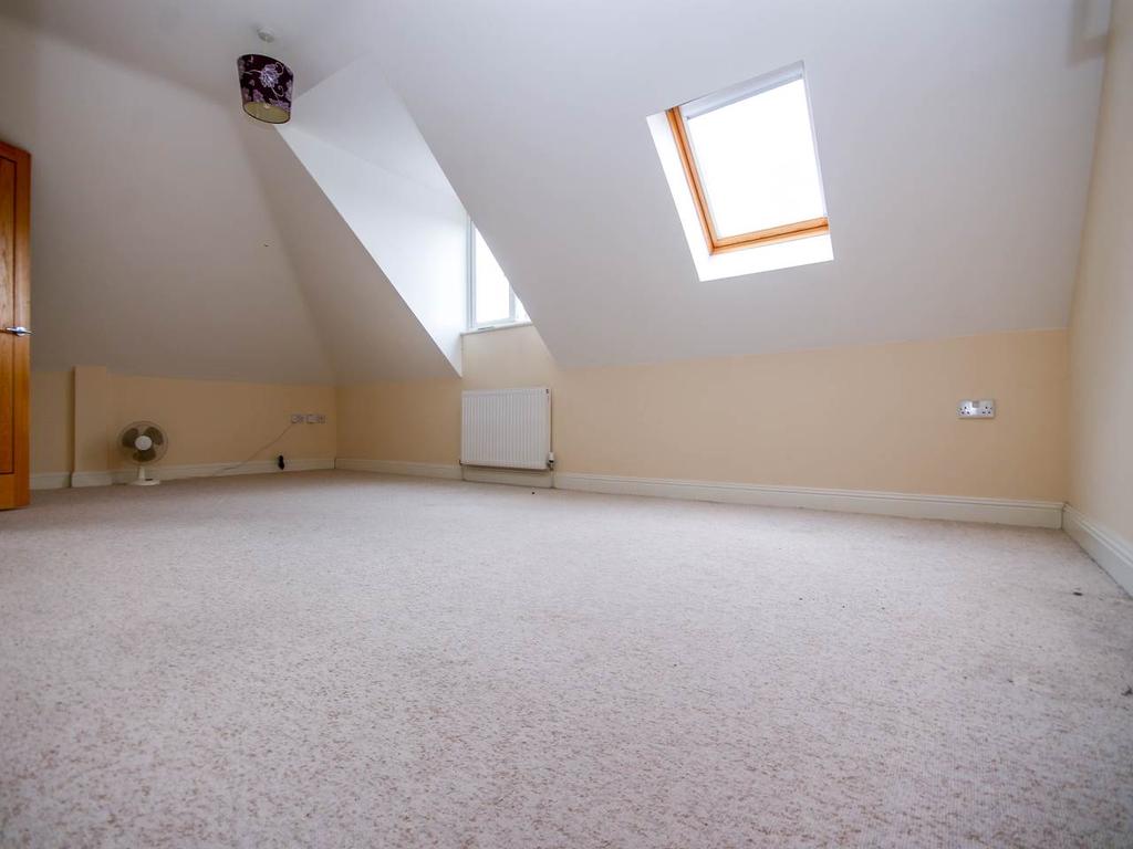 Bracken Road, Southbourne, Bournemouth 2 bed flat £895 pcm (£207 pw)