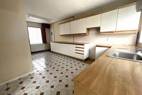 207 Falcon Lodge Crescent, Sutton Coldfield, B75 7NE