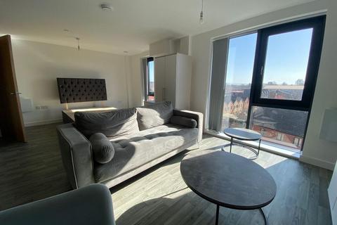 Studio to rent, Stockport Road, Ardwick, Machester, M13 0BR