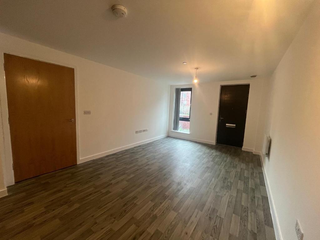 Apartment in Manchester, Victoria Park, Longsight - View 3