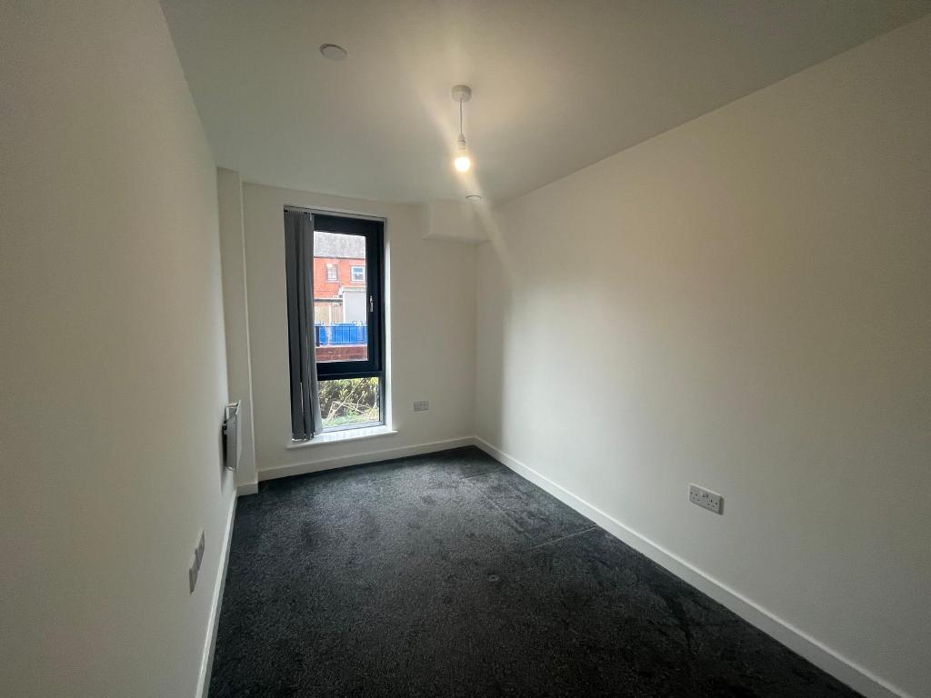 Apartment in Manchester, Victoria Park, Longsight - View 4