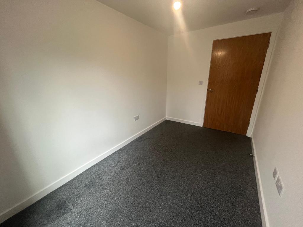 Apartment in Manchester, Victoria Park, Longsight - View 5
