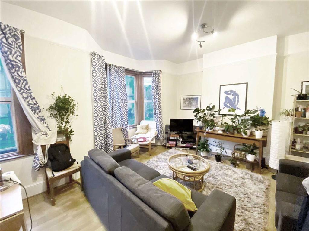 Merton Road, South Wimbledon... 2 bed flat £1,500 pcm (£346 pw)