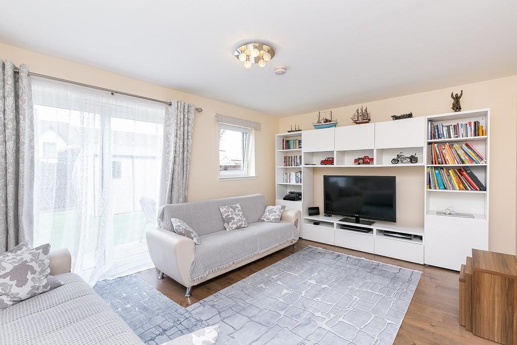 Paterson Place, Edinburgh, EH15 3 bed semidetached house £240,000