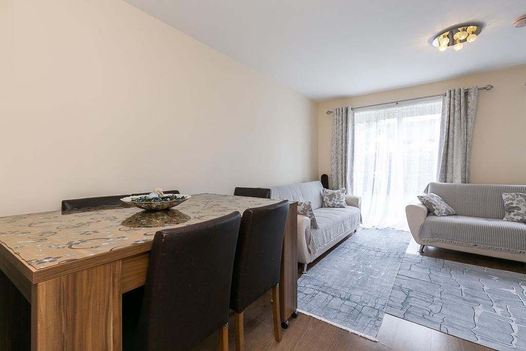 Paterson Place, Edinburgh, EH15 3 bed semidetached house £240,000