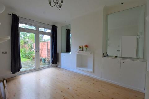 3 bedroom semi-detached house to rent, Argyle Road, North Harrow