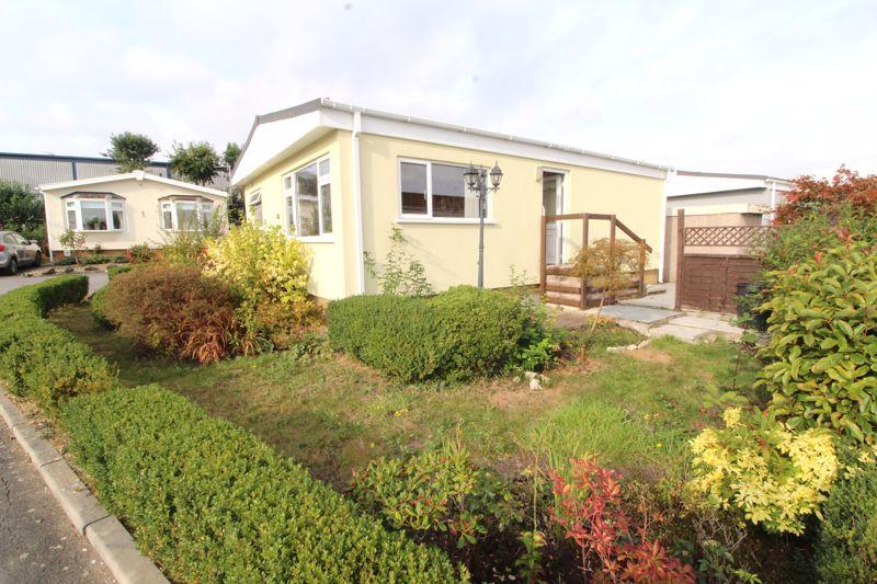 Woodlands Park, Almondsbury 2 bed park home for sale £170,000