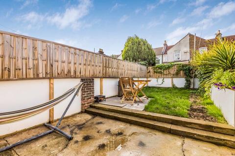 3 bedroom terraced house to rent, Landguard Road, Southsea