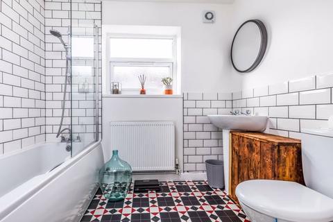 3 bedroom terraced house to rent, Landguard Road, Southsea