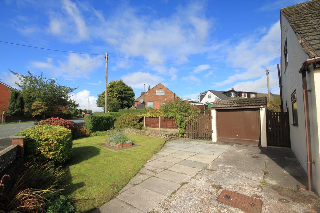 Earle Street, NewtonleWillows, WA12 3 bed semidetached bungalow £