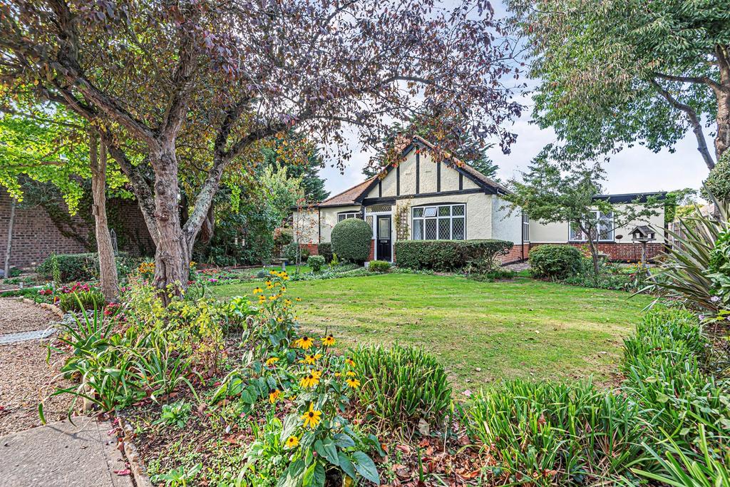 Bromley Road, Elmstead, Colchester, CO7 4 bed detached house £615,000