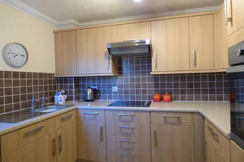 2 bedroom flat for sale - Elgar Lodge, Howsell Road, Malvern, WR14 1US