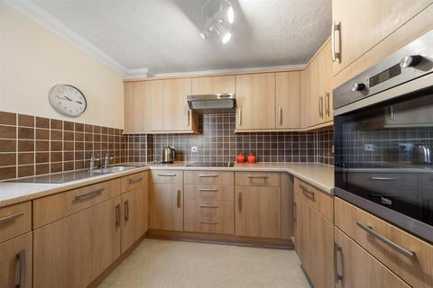 2 bedroom flat for sale, Elgar Lodge, Howsell Road, Malvern, WR14 1US