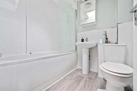 Flat A, 119 Newington Green Road, London, N1 4QY