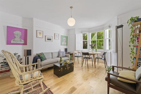 101b Foulden Road, London, N16 7UH