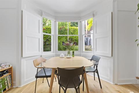 101b Foulden Road, London, N16 7UH