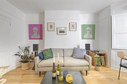 101b Foulden Road, London, N16 7UH