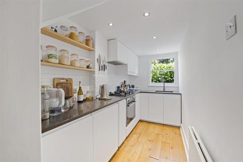 101b Foulden Road, London, N16 7UH