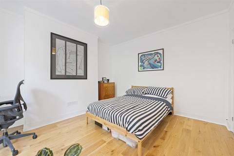 101b Foulden Road, London, N16 7UH