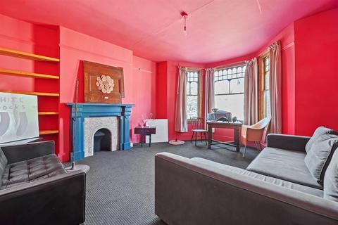 52 Durlston Road, London, E5 8RR