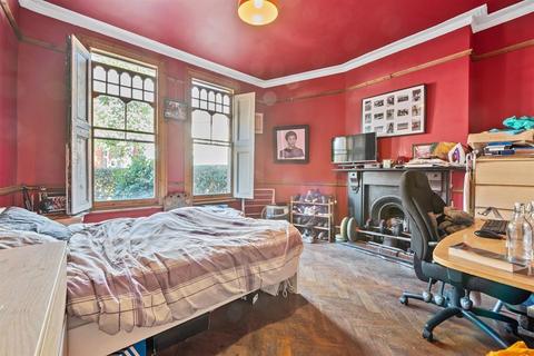 52 Durlston Road, London, E5 8RR