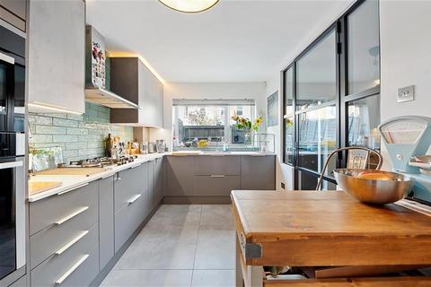 11 Median Road, London, E5 0PF