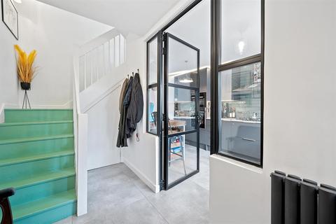 11 Median Road, London, E5 0PF