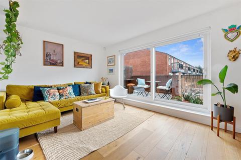 11 Median Road, London, E5 0PF