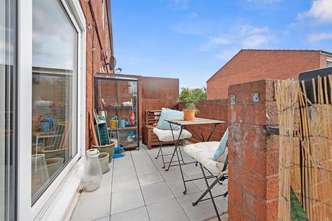 11 Median Road, London, E5 0PF