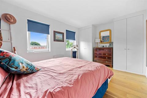 11 Median Road, London, E5 0PF