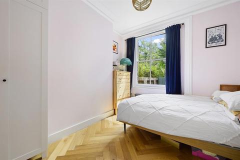 Flat A, 17 Osterley Road, London, N16 8SN