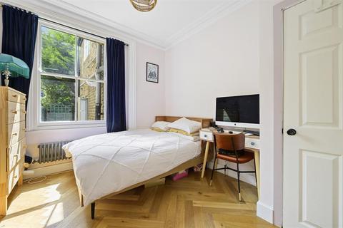 Flat A, 17 Osterley Road, London, N16 8SN