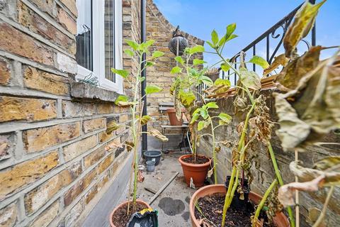 74 Springdale Road, London, N16 9NX