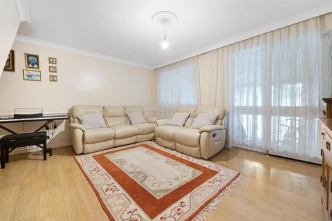 30 Howard Road, London, N16 8PU
