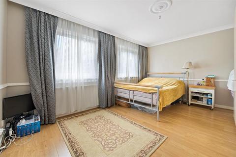 30 Howard Road, London, N16 8PU