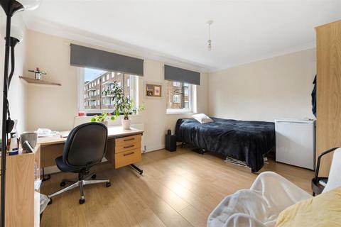 30 Howard Road, London, N16 8PU