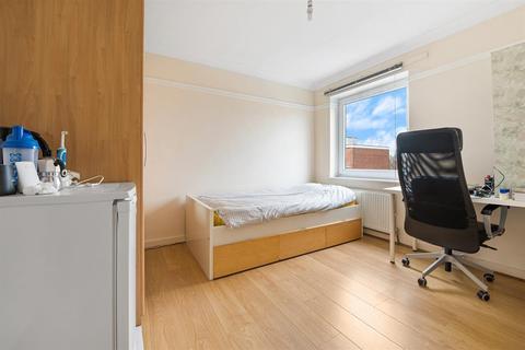 30 Howard Road, London, N16 8PU