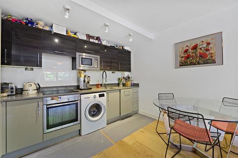 3 bedroom flat for sale, Shelford Place, London, N16