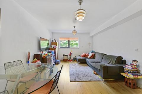 3 bedroom flat for sale, Shelford Place, London, N16