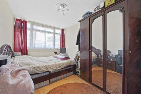 17 Oriel Road, London, E9 5SG