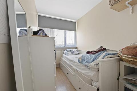 17 Oriel Road, London, E9 5SG