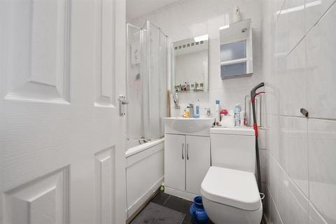 17 Oriel Road, London, E9 5SG