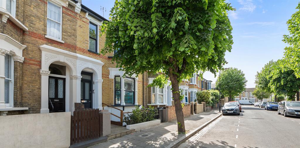 Sach Road, London, E5 2 bed apartment for sale £625,000
