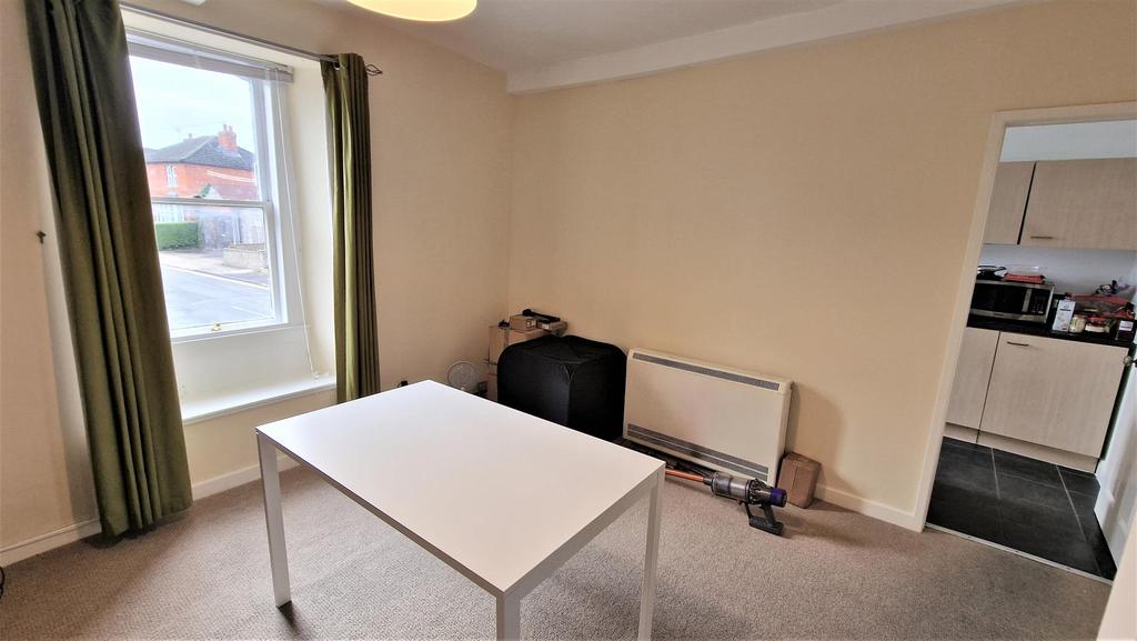 The Causeway, Chippenham 1 bed flat £120,000