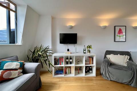 13 Valerio Mews, London, N1 4FB