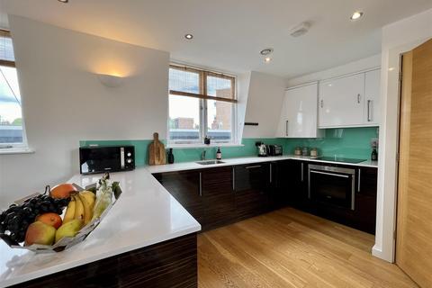 13 Valerio Mews, London, N1 4FB